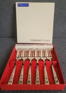 A set of silver-plated forks for fruit&nbsp;&nbsp;by Hampton Court