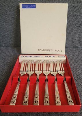 A set of silver-plated forks for fruit&nbsp;&nbsp;by Hampton Court