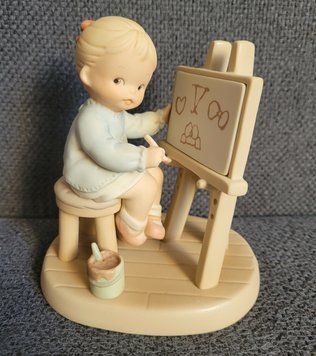 Porcel&aacute;nov&aacute; fig&uacute;rka Enesco &bdquo;Five Years of Memories&ldquo; zo s&eacute;rie Memories of Yesterday, 1992