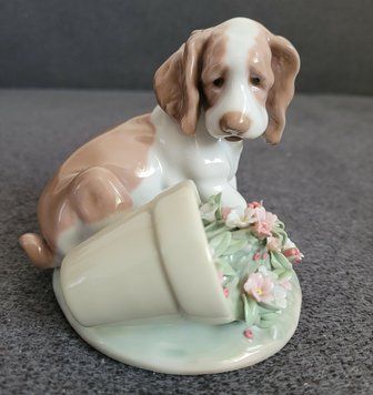 Щенок с цветочным горшком &mdash; Lladro №7672 | 1998 | Фарфор | Испания 7672 фото