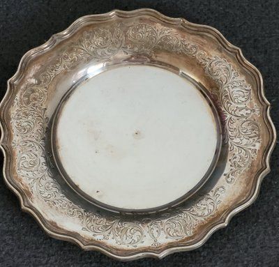 Vintage silver-plated plate.
