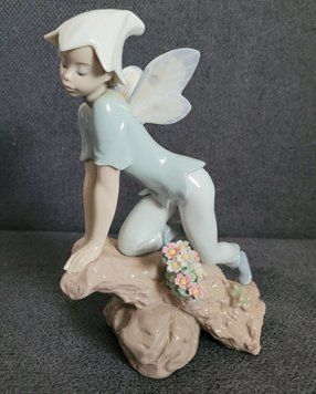 Fairy on a Rock &ndash; Lladro No. 7690 | 2001&ndash;2003 | Porcelain | Spain