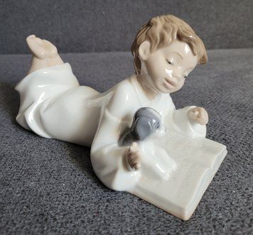 Фарфоровая фигурка NAO by Lladro &laquo;Repeat After Me&raquo; Мальчик со щенком 1285 фото