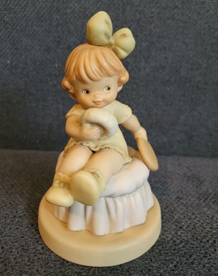 Enesco Corporation Figurine "Taking After Mother" 525731