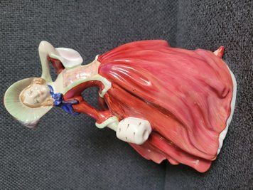 Royal Doulton statuette "Autumn breezes" HN1934