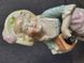 Dr&aacute;žďansk&aacute; porcel&aacute;nov&aacute; figurka &bdquo;D&iacute;vka hraj&iacute;c&iacute; na niněru&ldquo;, Conta & Boehme