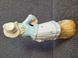 Dr&aacute;žďansk&aacute; porcel&aacute;nov&aacute; figurka &bdquo;D&iacute;vka hraj&iacute;c&iacute; na niněru&ldquo;, Conta & Boehme