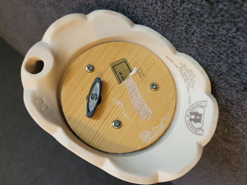 Enesco Here Comes the Bride & Groom &ndash; bo&icirc;te &agrave; musique en porcelaine Memories of Yesterday