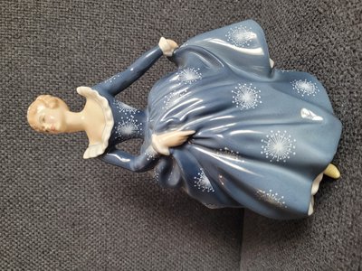 Royal Doulton Lady Figure ~ Fragrance H N 2334 ~ Made in England 1965
