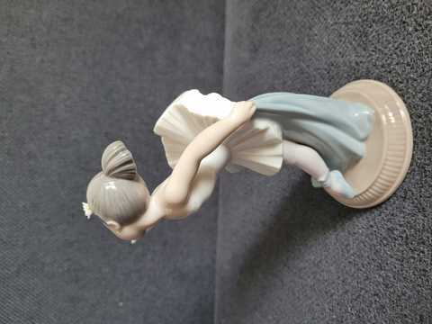 NAO by Lladró Porcelain Figurine My First Bow No. 1150 Spain