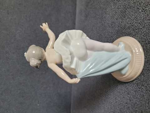 NAO by Lladró Porcelain Figurine My First Bow No. 1150 Spain