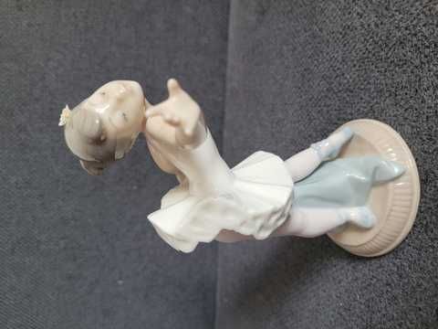 NAO by Lladró Porcelain Figurine My First Bow No. 1150 Spain