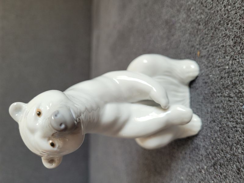 Lladro Porcelain Figurine "Sitting Polar Bear" No. 1208 | Spain