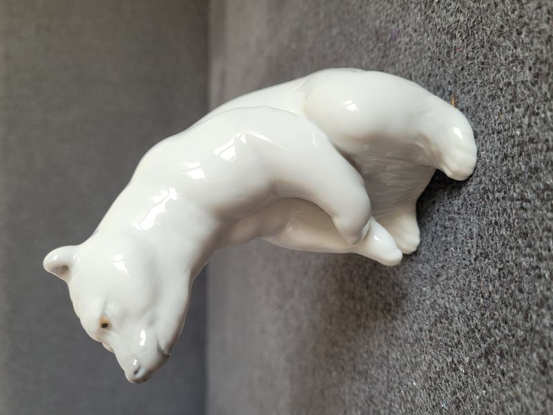 Lladro Porcelain Figurine "Sitting Polar Bear" No. 1208 | Spain