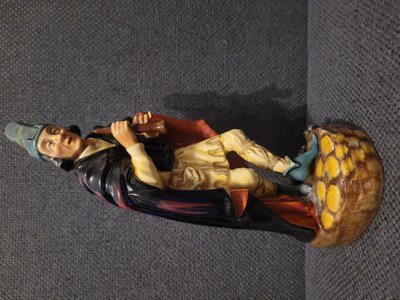 Royal Doulton The Pied Piper HN 2102 English Painted Porcelain Figurine