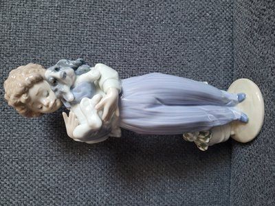 Lladro porcel&aacute;nfigura &bdquo;My Buddy&rdquo; No. 7609 &mdash; fi&uacute; kuty&aacute;val, gyűjtői modell