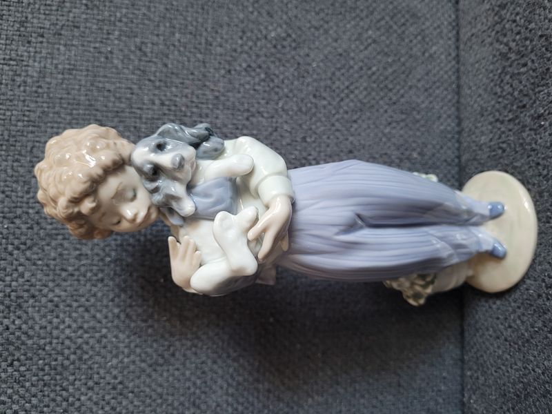 Lladro Porcelain Figurine &ldquo;My Buddy&rdquo; No.7609 &mdash; Boy with Dog, Collectible Model