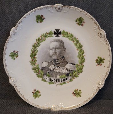 Rare World War I patriotic plate, porcelain, with a portrait of Hindenburg