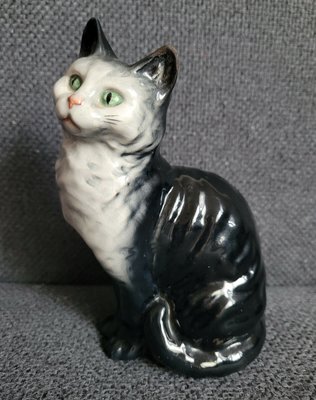 Beswick Figurine Cat Seated With Head Looking Up 1030