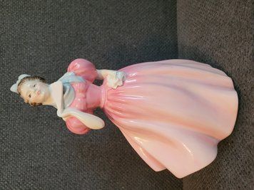 Royal Doulton &bdquo;Camellia&rdquo; női figura, HN 2222