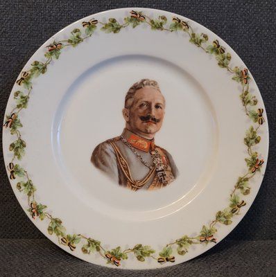 Rare World War I patriotic plate, porcelain, with a portrait of Kaiser Wilhelm II