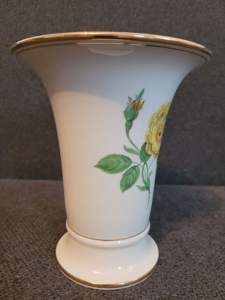 Vintage vase made by Meissen, first half of the 20th century, decorated with flowers