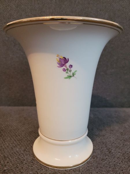 Vintage vase made by Meissen, first half of the 20th century, decorated with flowers