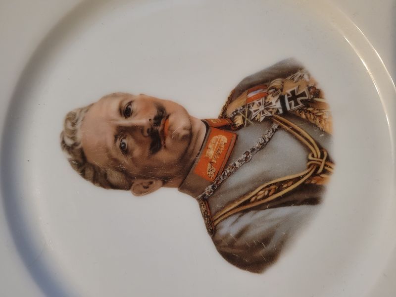 Rare World War I patriotic plate, porcelain, with a portrait of Kaiser Wilhelm II