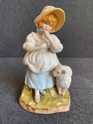 Madame Tussauds Girl with a sheep