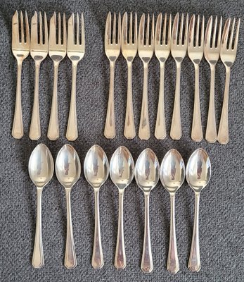 Set of silver-plated dessert forks and teaspoons