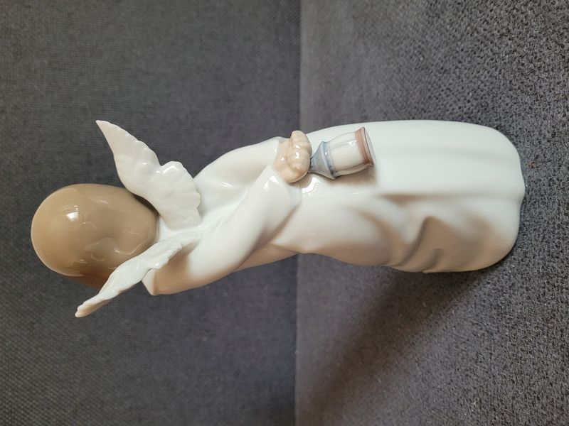 Lladro Figurine "Curious Angel" No. 4960 | Spain