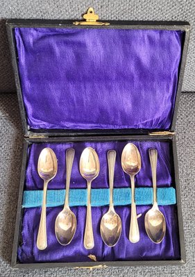English vintage set of silver-plated coffee spoons
