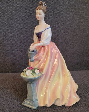 Alexandra &ndash; Royal Doulton, HN3286