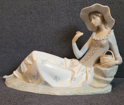 Nao By Lladro "Lady Sitting With Flowers"