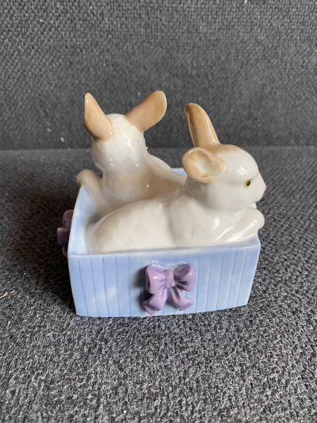 Nao by Lladro "Bunny Surprise" | 1988 | Porcelain | Spain