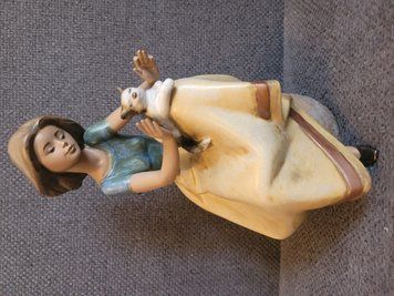 Chica con gato en el regazo | Lladro n&ordm; 2169 | DAISA 1988 | Espa&ntilde;a