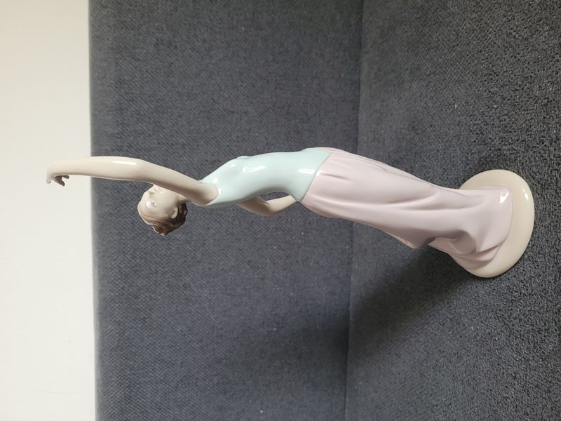 NAO by Lladr&oacute; Porcelain Figurine &ldquo;The Dance Is Over Lady&rdquo; Special Edition No. 1204