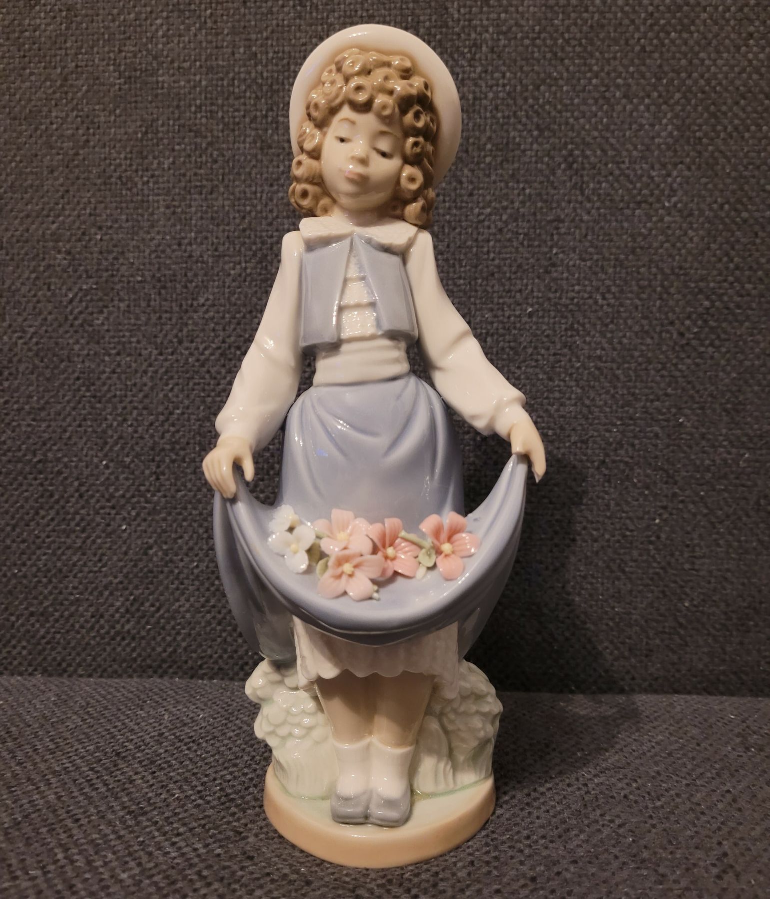 nao-by-lladro-flowers-in-skirt