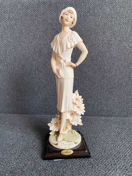 Giuseppe Armani's Capodimonte Figurine "Daisy" Florence