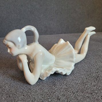 Figura vintage bailarina recostada de porcelana | Porcelana decorativa japonesa ballet