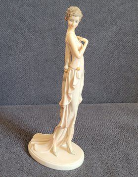 Leonardo Collection L&aacute;ny r&oacute;zsasz&iacute;n ruh&aacute;ban műgyanta figura Anglia
