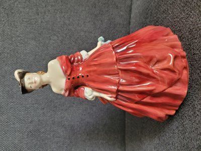 Vintage Royal Doulton Figurine "vivienne" HN 2073