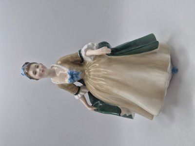 Royal Doulton porcelain figurine &ldquo;Elegance&rdquo; HN 2264, England, 1960
