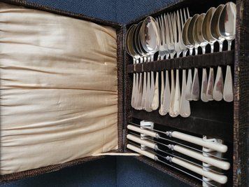 A new vintage cutlery set from A. E. ELLIS & CO Firth s Stainless " in the original case