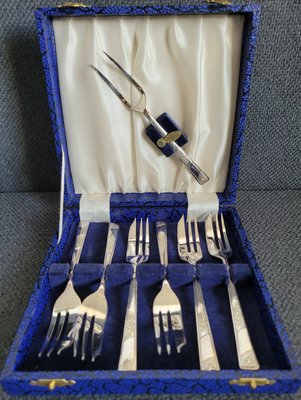 Vintage English set of silver-plated dessert forks (6+1 pieces)