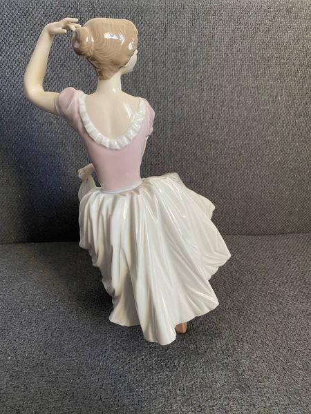 Figura de porcelana Lladro #5275 "Bailarina cansada" | Espa&ntilde;a