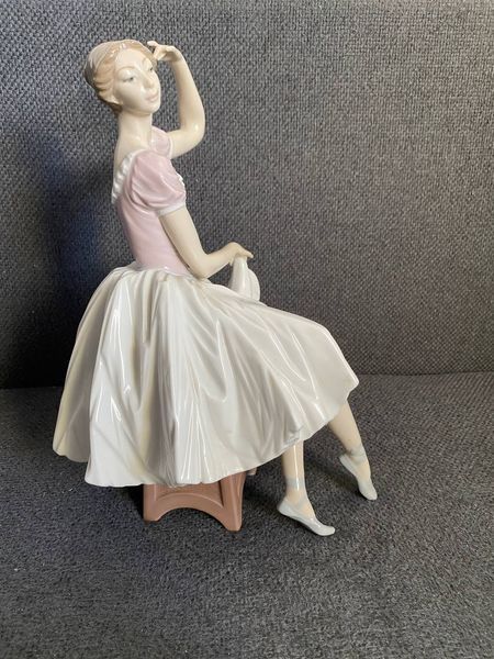 Figura de porcelana Lladro #5275 "Bailarina cansada" | Espa&ntilde;a