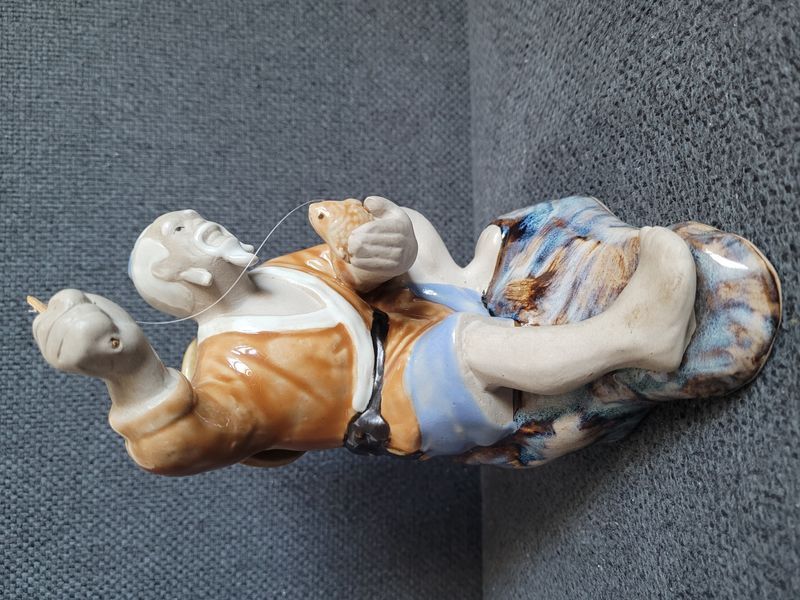 Chińska figurka ceramiczna &bdquo;Mud Man Fisher&rdquo;, Shiwan, lata 70.