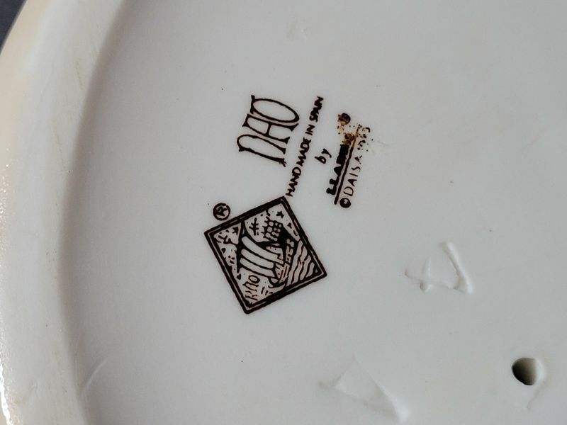 Porcel&aacute;nov&aacute; fig&uacute;rka NAO by Lladr&oacute; &bdquo;Water For My Goat&ldquo; 1983 Dievča s kozliatkom