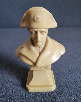 Napoleon Bonaparte Bust &mdash; Collectible Decorative Sculpture